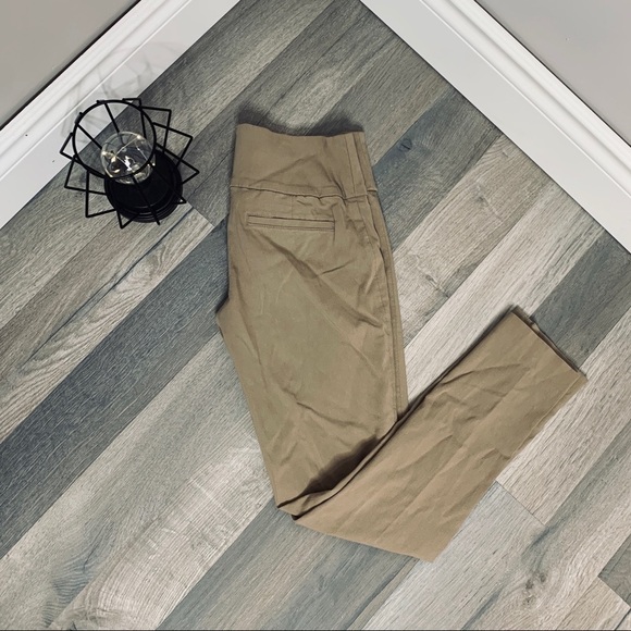 Suzy Shier Tan Capri Pants 🍋 -> Suzy Shier Tan Capri Pants 🍋 - Picture 1 of 7